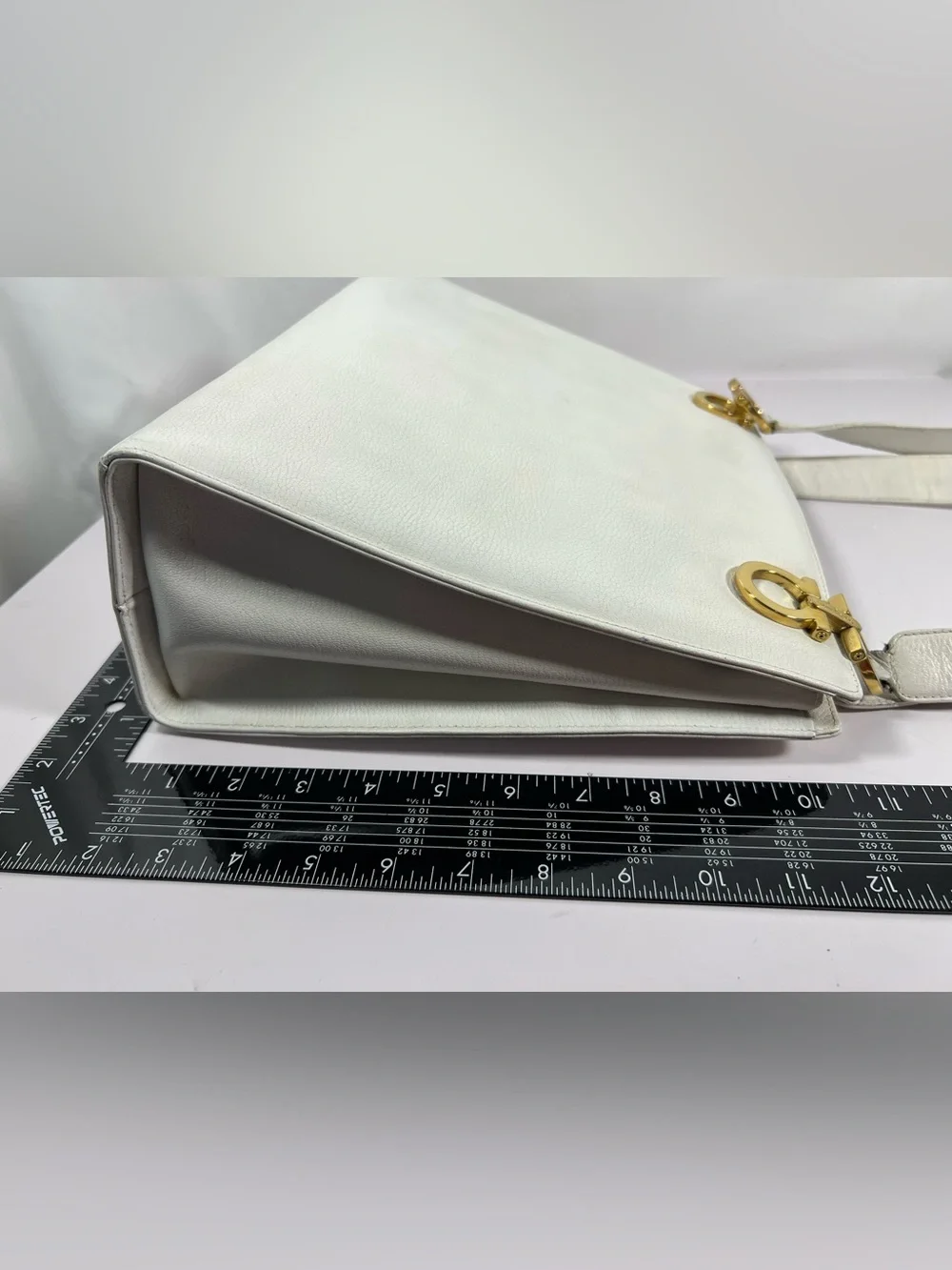 3080: Salvatore Ferragamo Gancini White Leather Shoulder Tote Bag